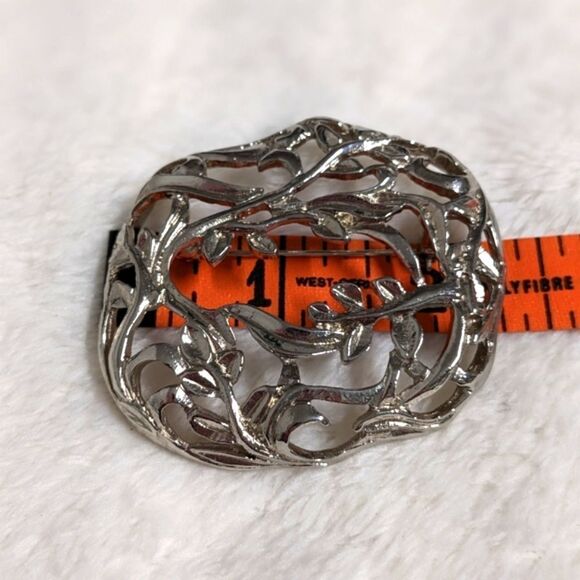 Vintage Ginnie Johansen Silvertone Oval Floral Brooche - Picture 9 of 11